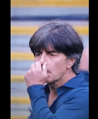 德国队主教练抠鼻屎